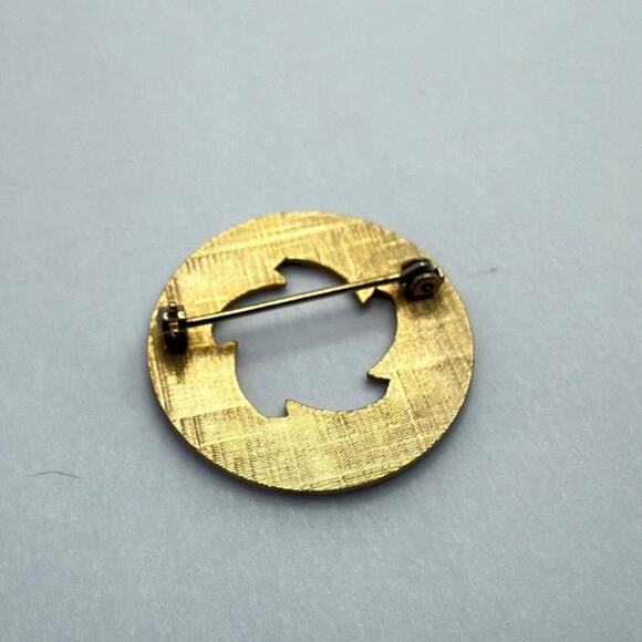 Vintage MCM Abstract Brooch Gold Tone Cross Hatch Texture c. 1960s - Picture 3 of 6